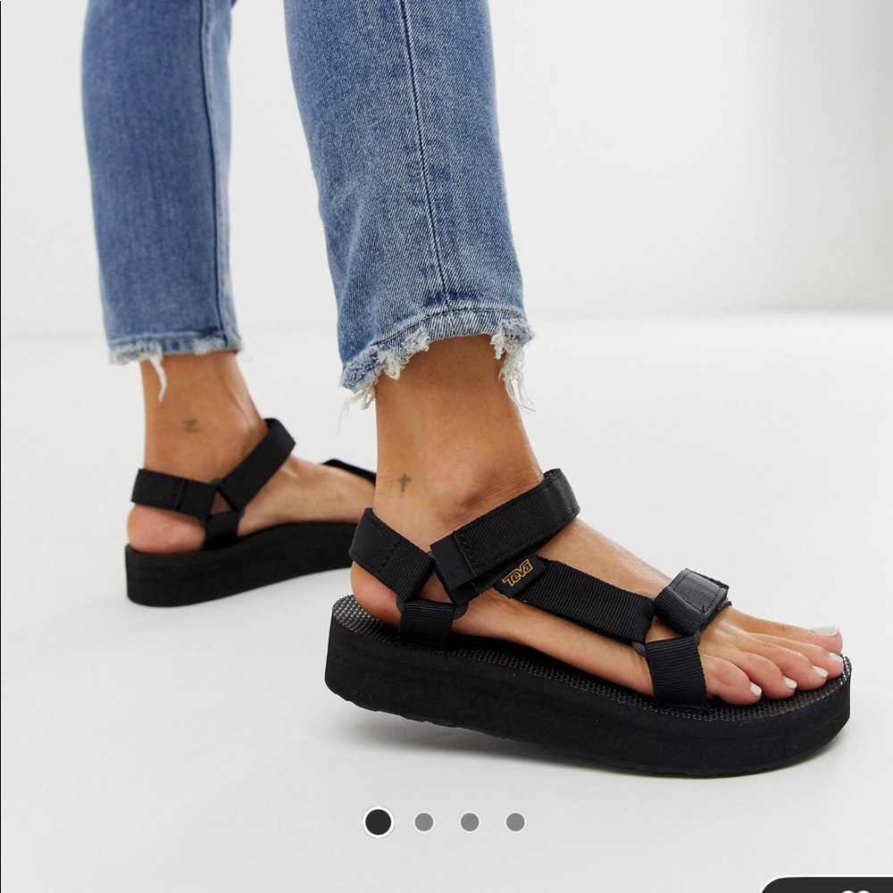 Teva Midform universal sandals.